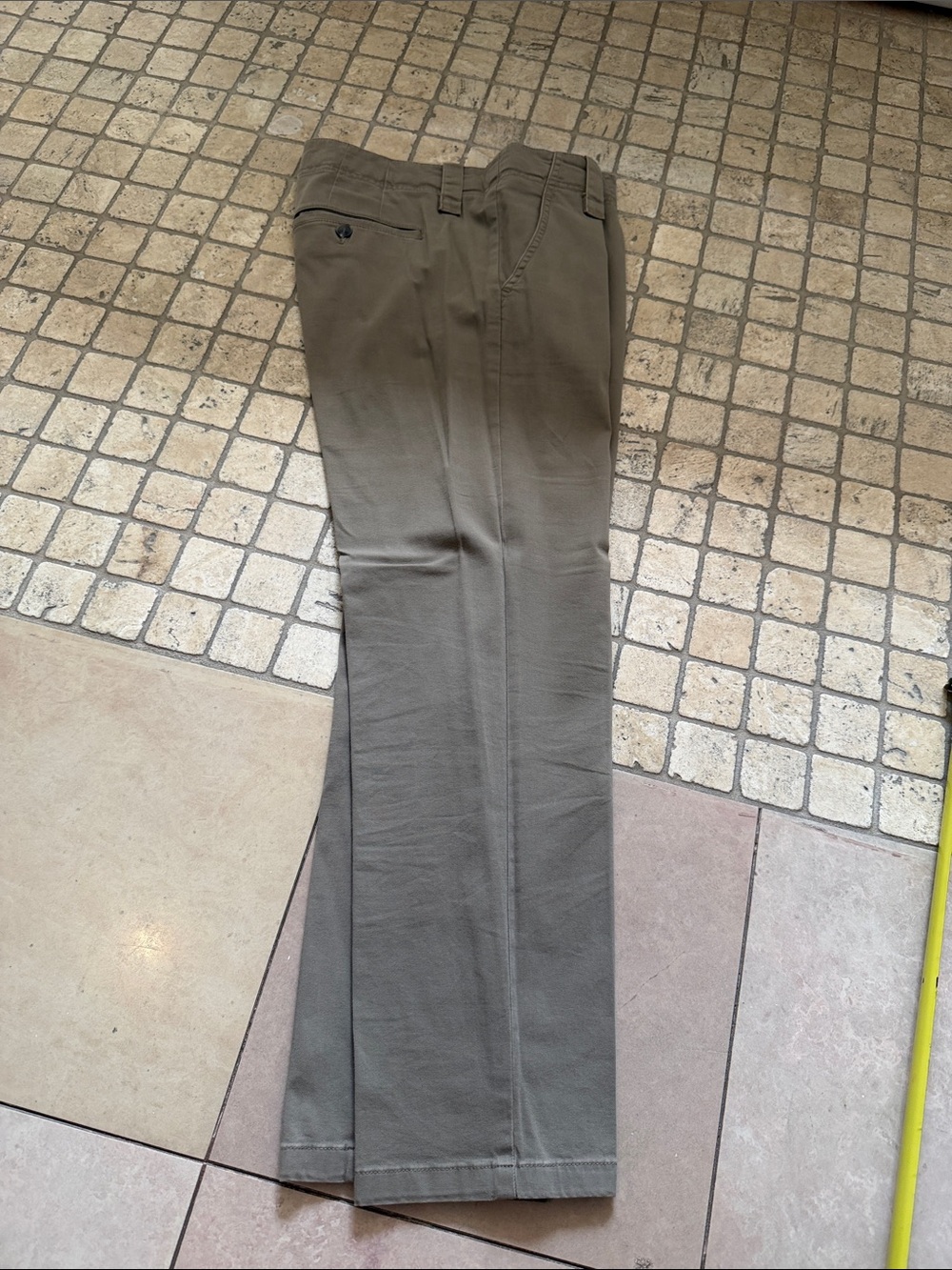 Vince Men's Chinos in Olive